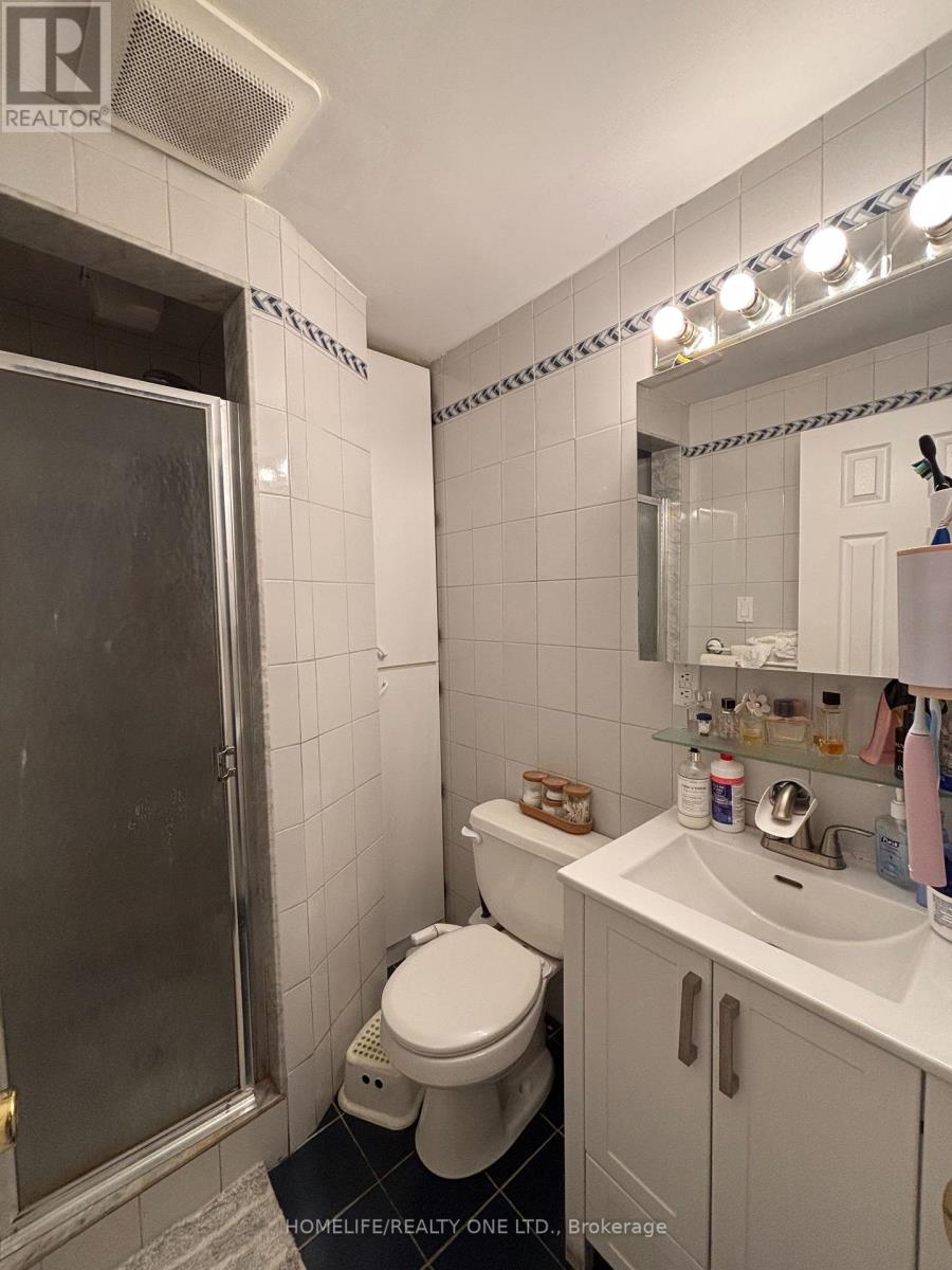 77 Newlin Crescent, Toronto, Ontario  M3L 1X5 - Photo 25 - W12839774