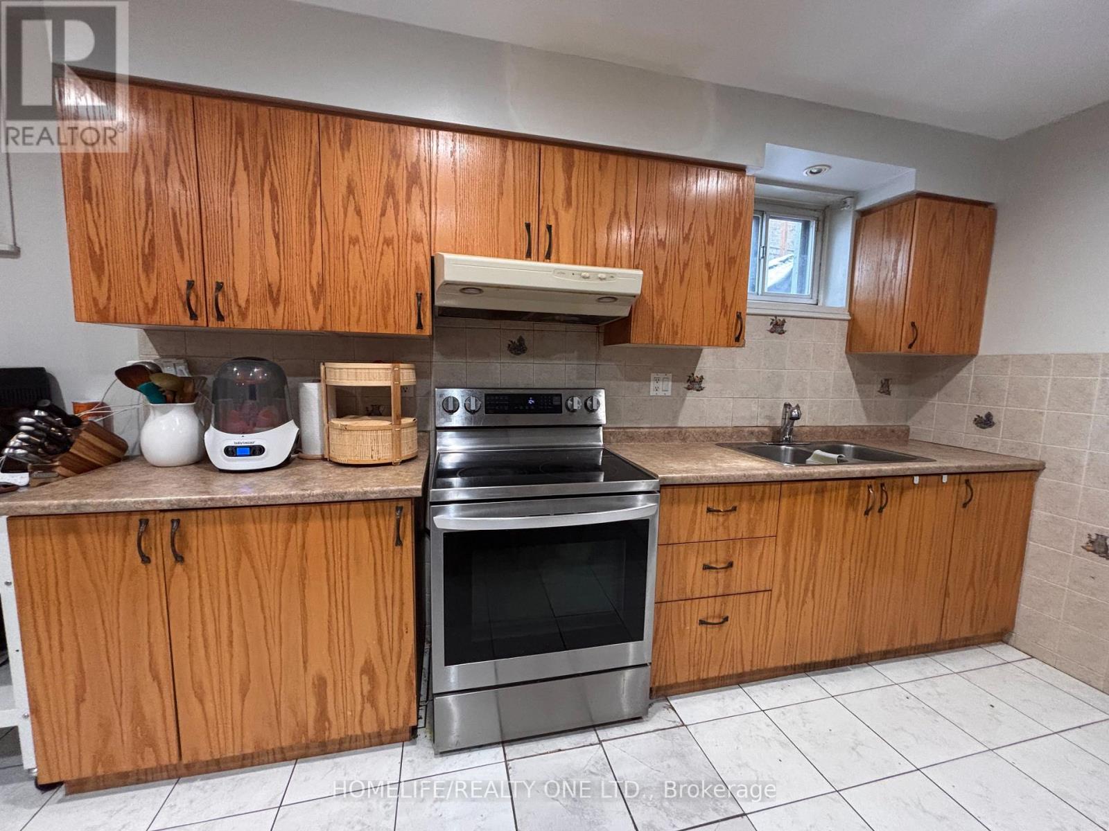 77 Newlin Crescent, Toronto, Ontario  M3L 1X5 - Photo 29 - W12839774