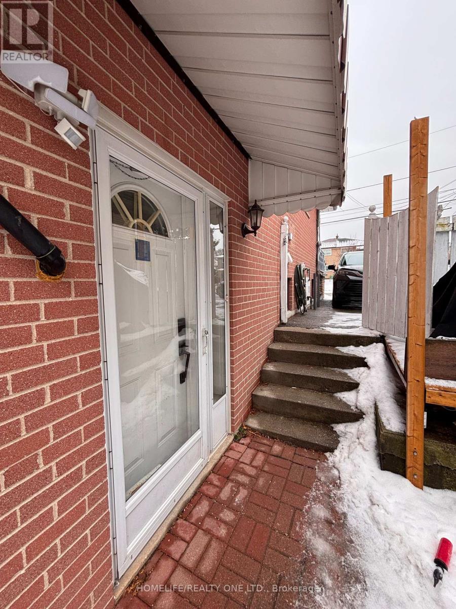 77 Newlin Crescent, Toronto, Ontario  M3L 1X5 - Photo 31 - W12839774