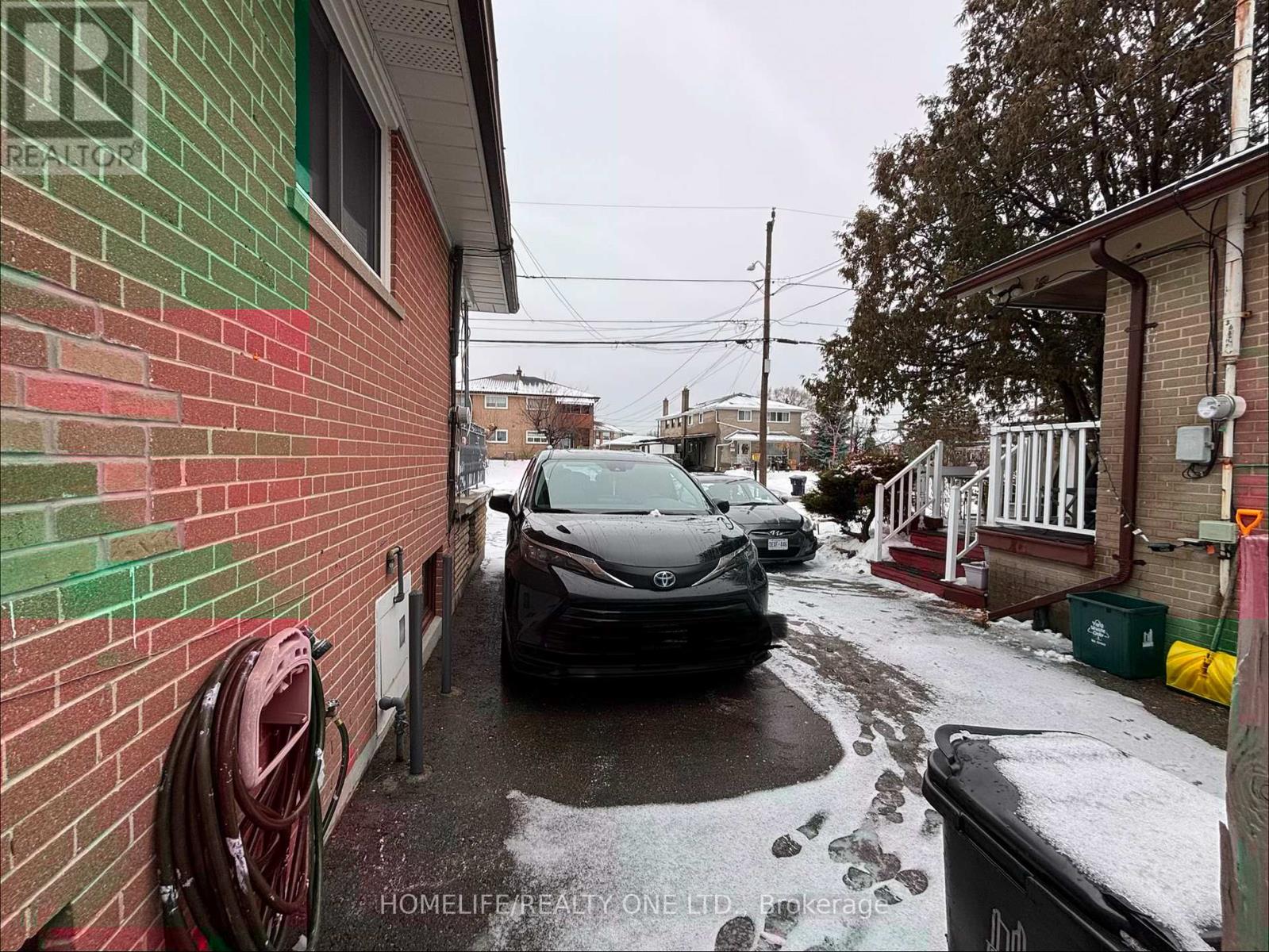 77 Newlin Crescent, Toronto, Ontario  M3L 1X5 - Photo 33 - W12839774