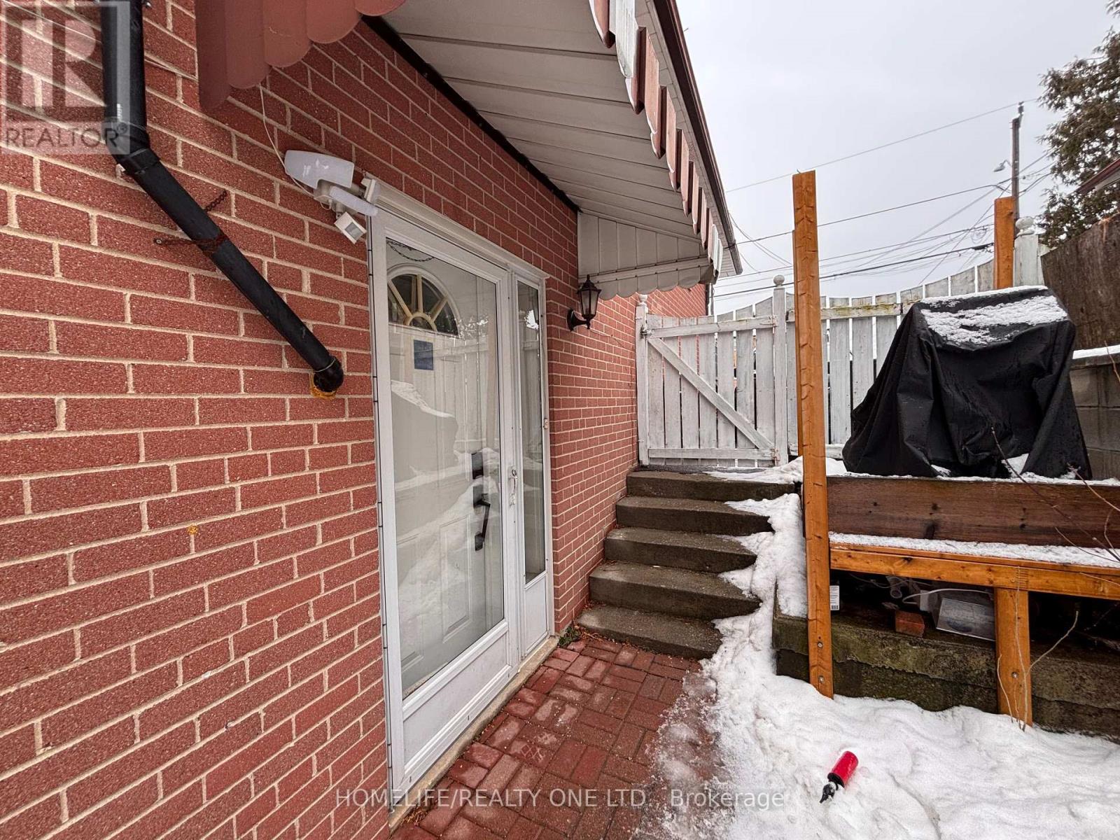 77 Newlin Crescent, Toronto, Ontario  M3L 1X5 - Photo 34 - W12839774