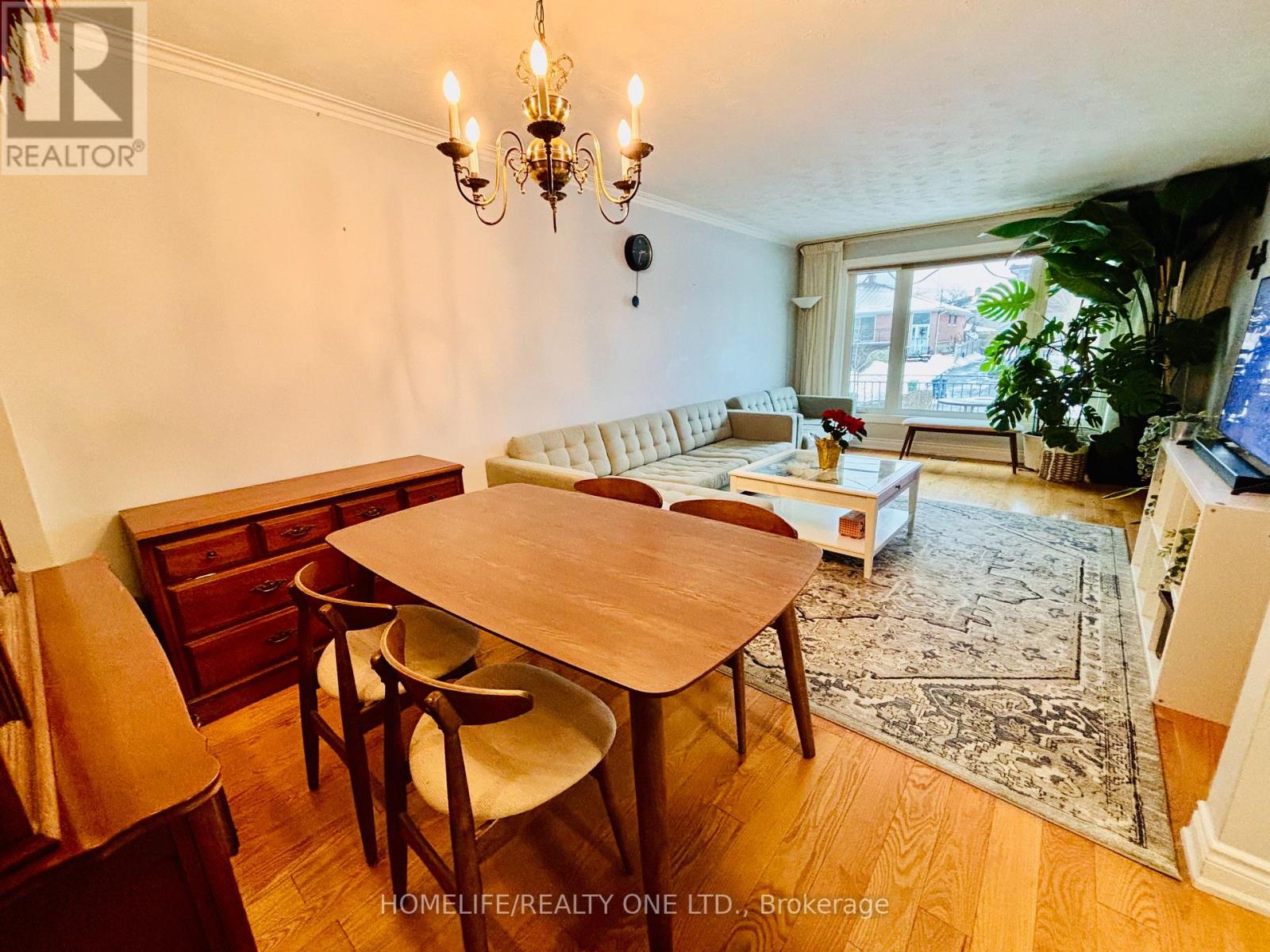 77 Newlin Crescent, Toronto, Ontario  M3L 1X5 - Photo 6 - W12839774