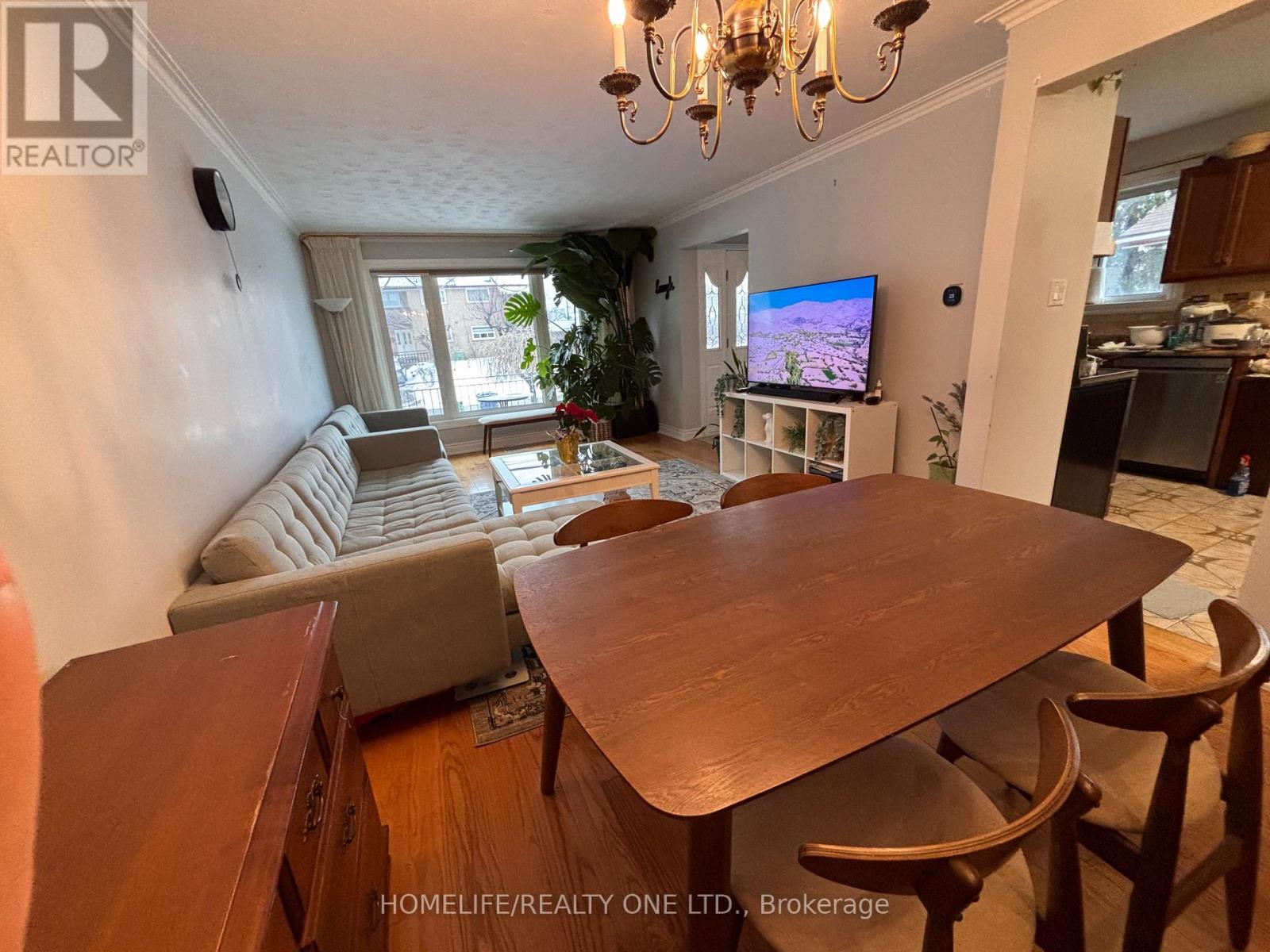 77 Newlin Crescent, Toronto, Ontario  M3L 1X5 - Photo 7 - W12839774