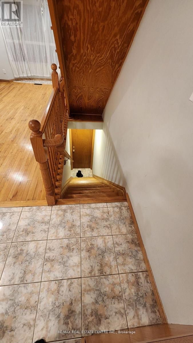 Upper - 908 Ossington Avenue, Toronto (Dovercourt-Wallace Emerson-Junction), Ontario  M6G 3V1 - Photo 10 - W12839782