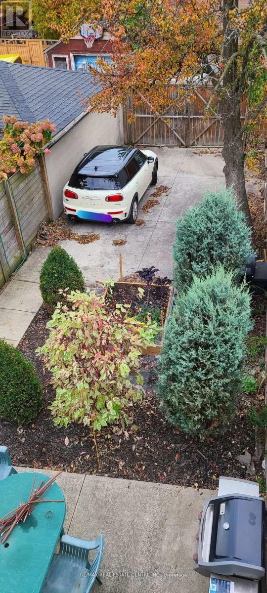 Upper - 908 Ossington Avenue, Toronto (Dovercourt-Wallace Emerson-Junction), Ontario  M6G 3V1 - Photo 11 - W12839782