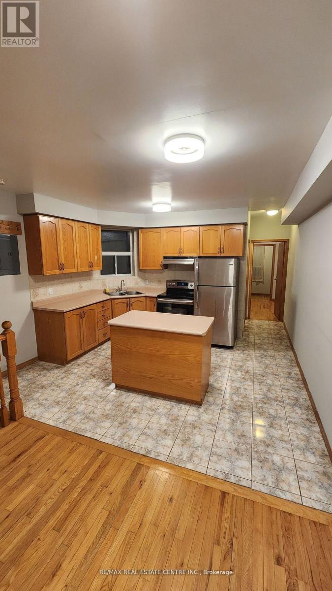 Upper - 908 Ossington Avenue, Toronto (Dovercourt-Wallace Emerson-Junction), Ontario  M6G 3V1 - Photo 2 - W12839782