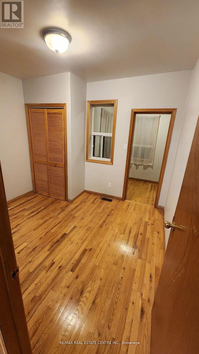 Upper - 908 Ossington Avenue, Toronto (Dovercourt-Wallace Emerson-Junction), Ontario  M6G 3V1 - Photo 5 - W12839782