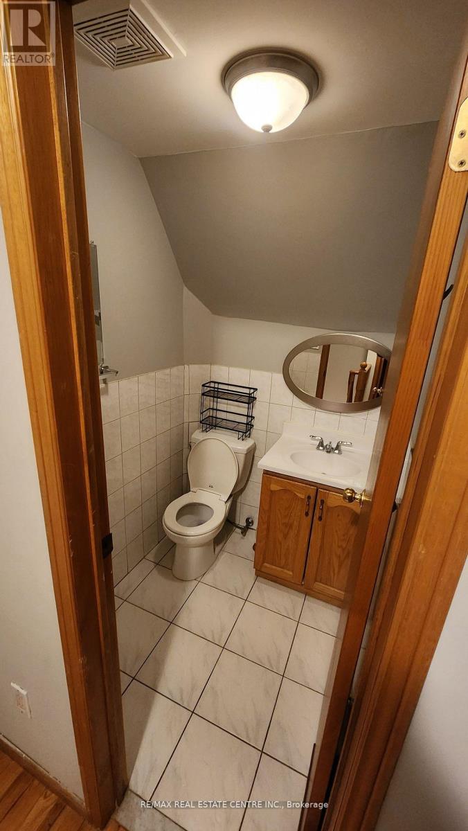 Upper - 908 Ossington Avenue, Toronto (Dovercourt-Wallace Emerson-Junction), Ontario  M6G 3V1 - Photo 7 - W12839782