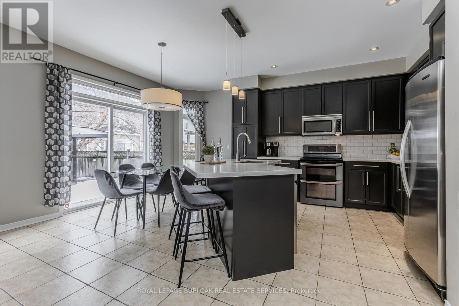 2170 Jardine Crescent, Burlington, Ontario  L7L 7K1 - Photo 7 - W12839818