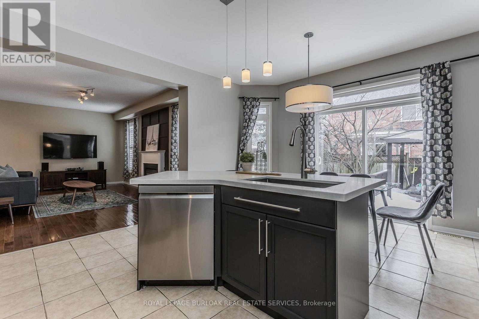 2170 Jardine Crescent, Burlington, Ontario  L7L 7K1 - Photo 9 - W12839818