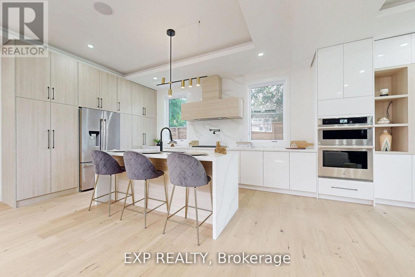 768 Montbeck Crescent, Mississauga, Ontario  L5G 1P3 - Photo 11 - W12839858