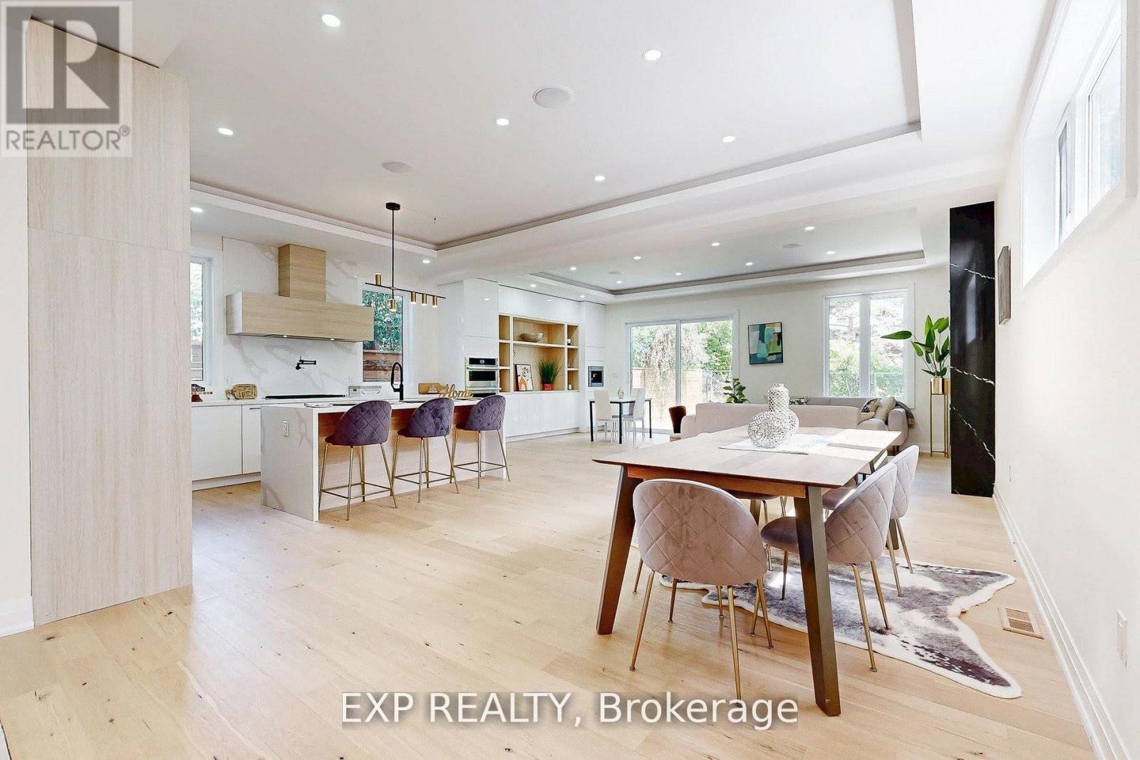 768 Montbeck Crescent, Mississauga, Ontario  L5G 1P3 - Photo 4 - W12839858