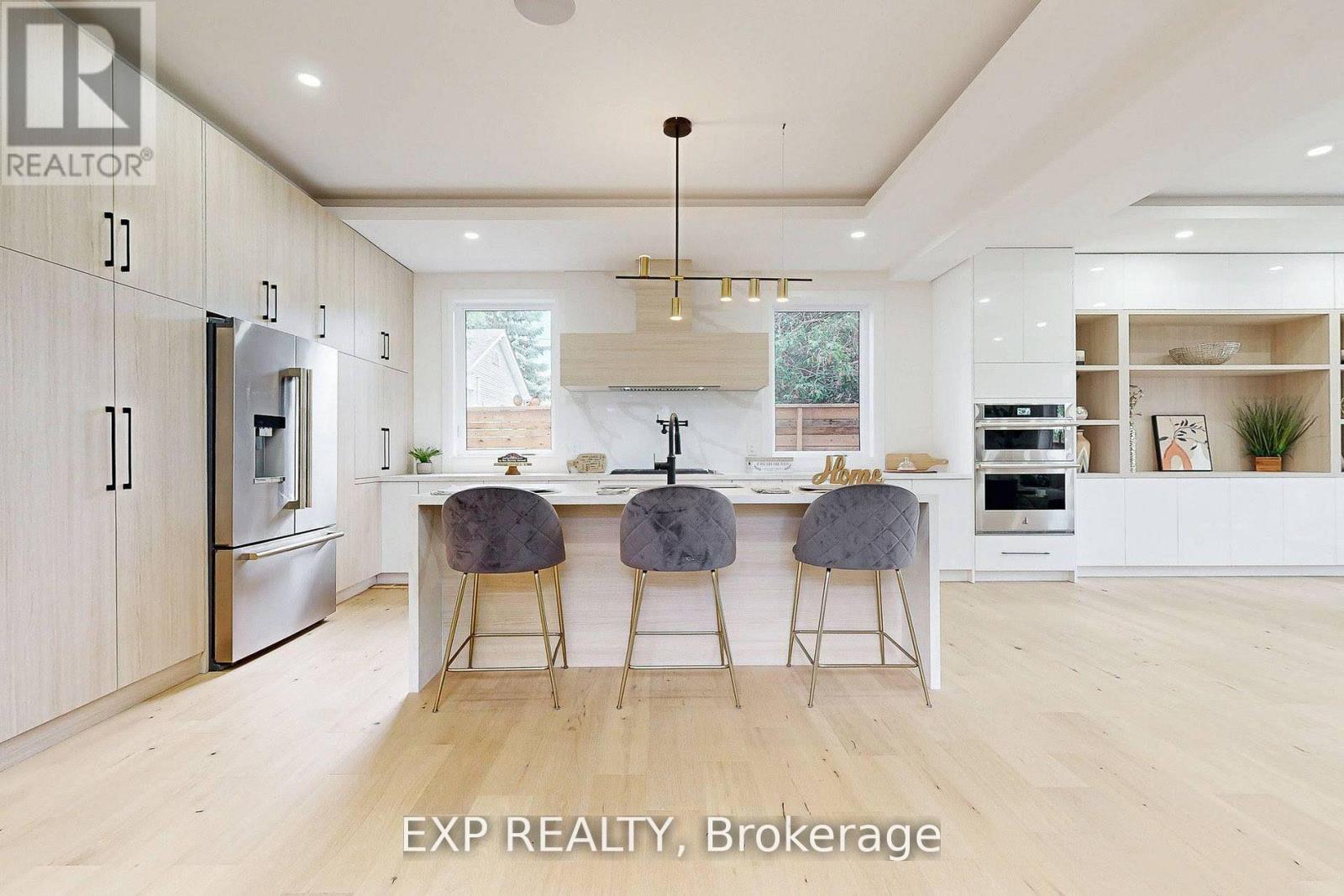 768 Montbeck Crescent, Mississauga, Ontario  L5G 1P3 - Photo 7 - W12839858