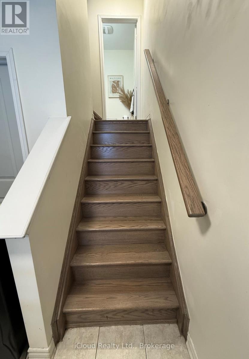 114 Frost Court, Milton (Fo Ford), Ontario  L9E 1C9 - Photo 3 - W12839878