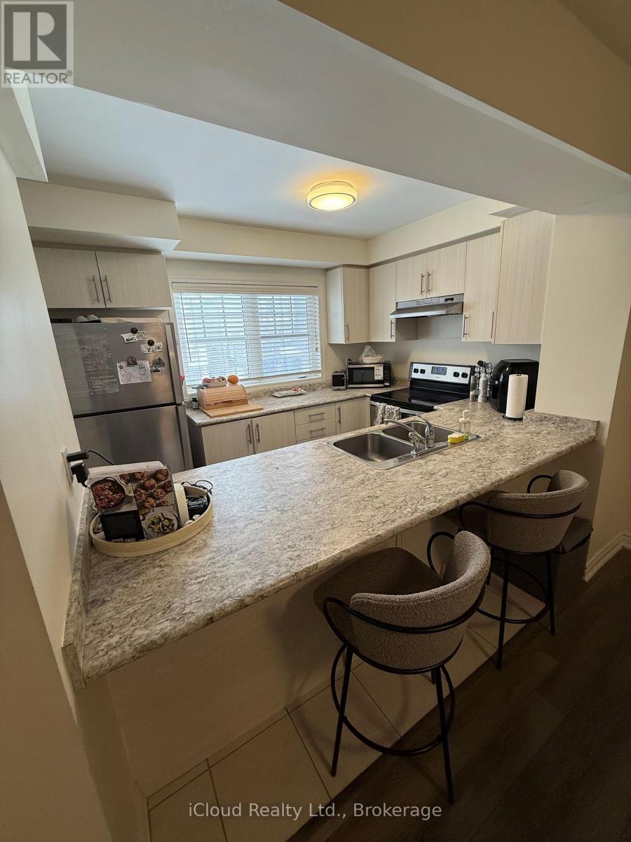 114 Frost Court, Milton (Fo Ford), Ontario  L9E 1C9 - Photo 4 - W12839878