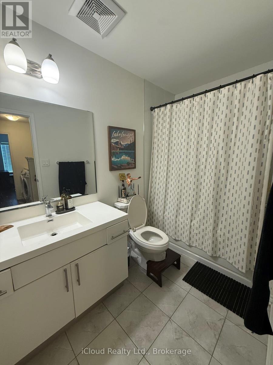 114 Frost Court, Milton (Fo Ford), Ontario  L9E 1C9 - Photo 6 - W12839878