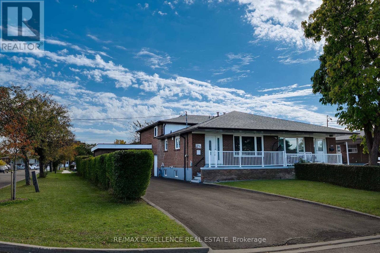 3692 Crabtree Crescent, Mississauga, Ontario  L4T 1S6 - Photo 2 - W12839902