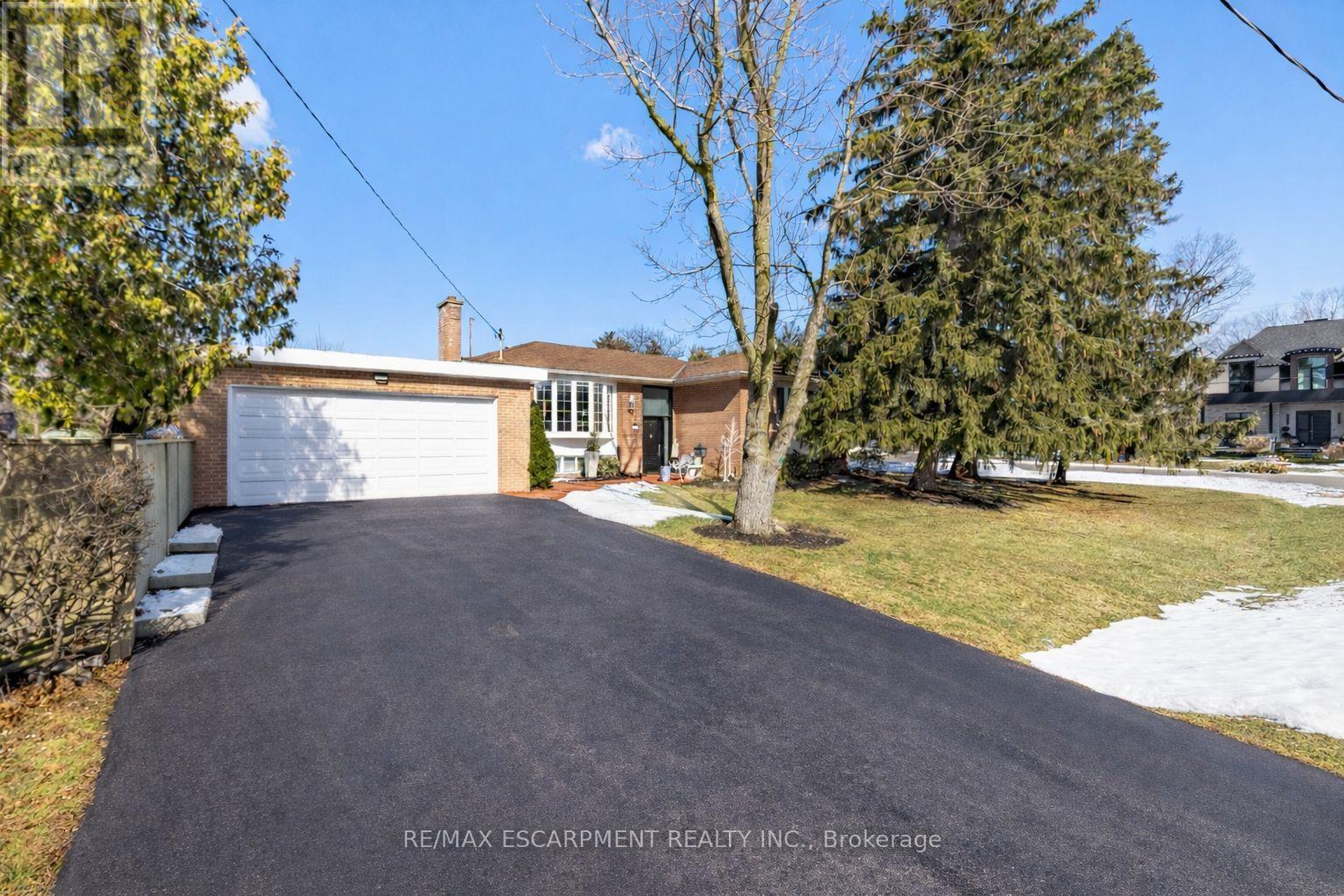 487 Wellington Crescent, Oakville, Ontario  L6L 4X6 - Photo 2 - W12839940