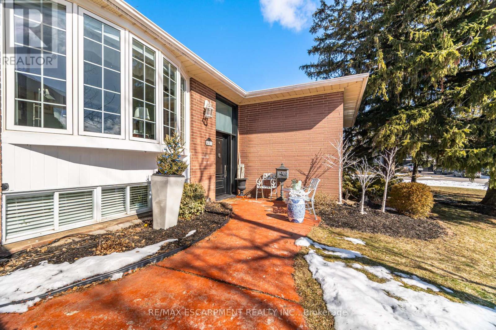 487 Wellington Crescent, Oakville, Ontario  L6L 4X6 - Photo 4 - W12839940