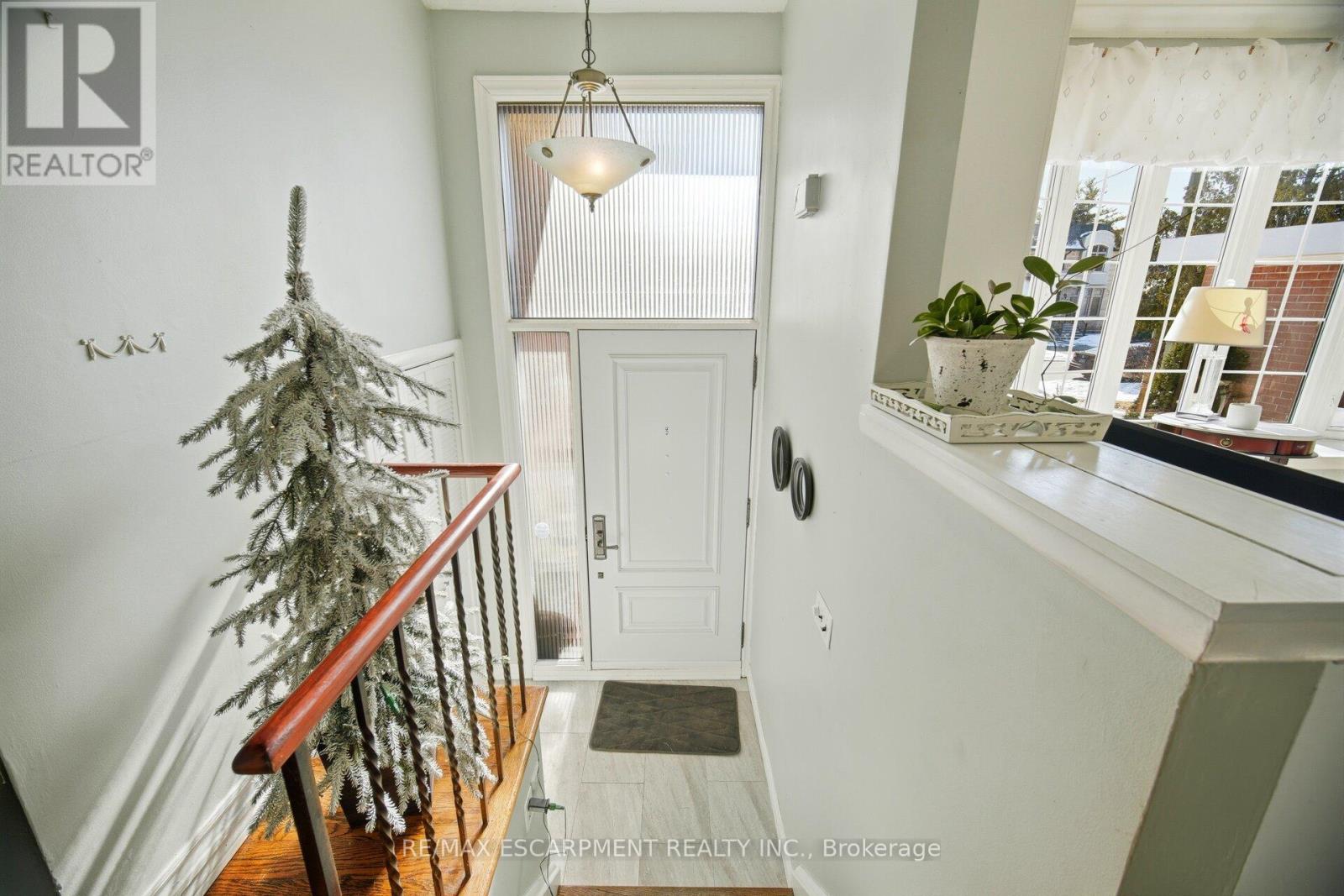 487 Wellington Crescent, Oakville, Ontario  L6L 4X6 - Photo 5 - W12839940