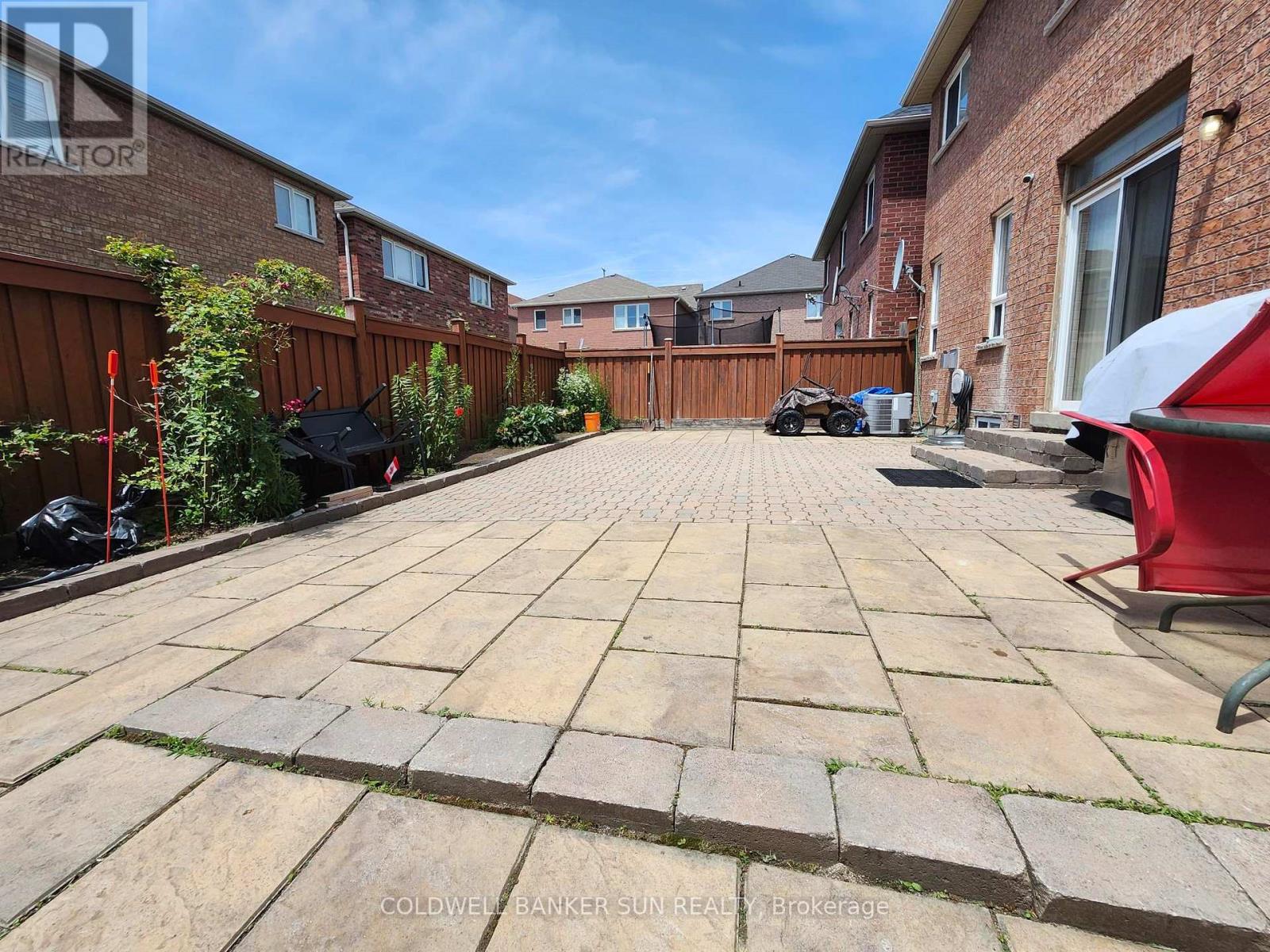 Upper - 31 Powell Drive, Brampton, Ontario  L6R 0L1 - Photo 2 - W12839978