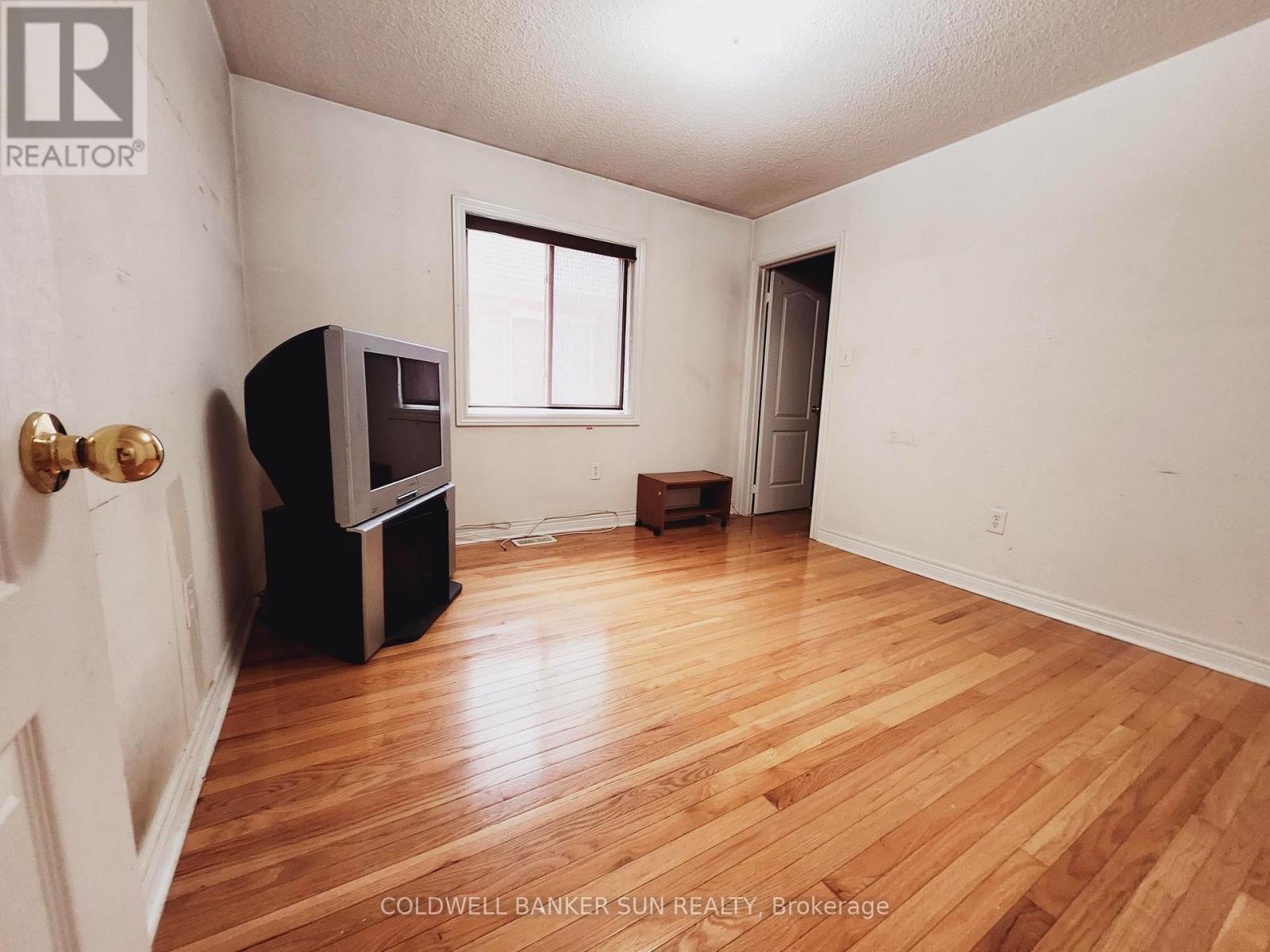 Upper - 31 Powell Drive, Brampton, Ontario  L6R 0L1 - Photo 6 - W12839978