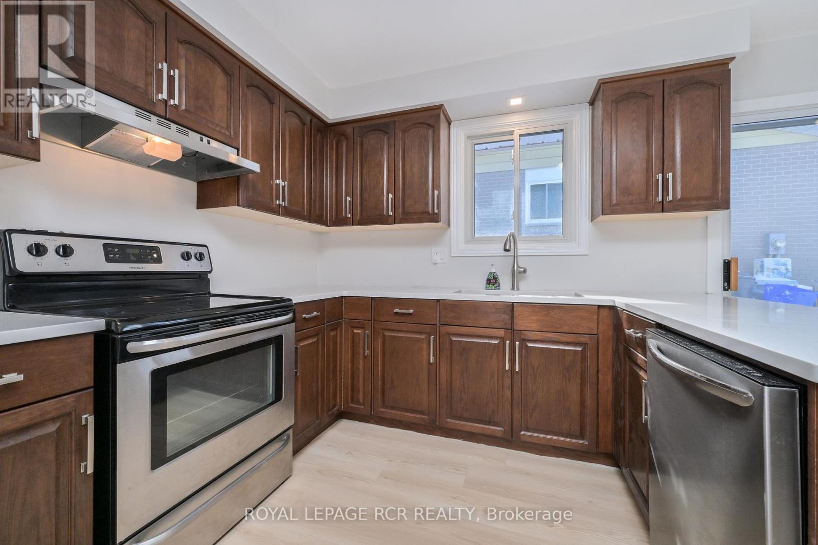 106 Burbank Crescent, Orangeville, Ontario  L9W 3E7 - Photo 9 - W12834468