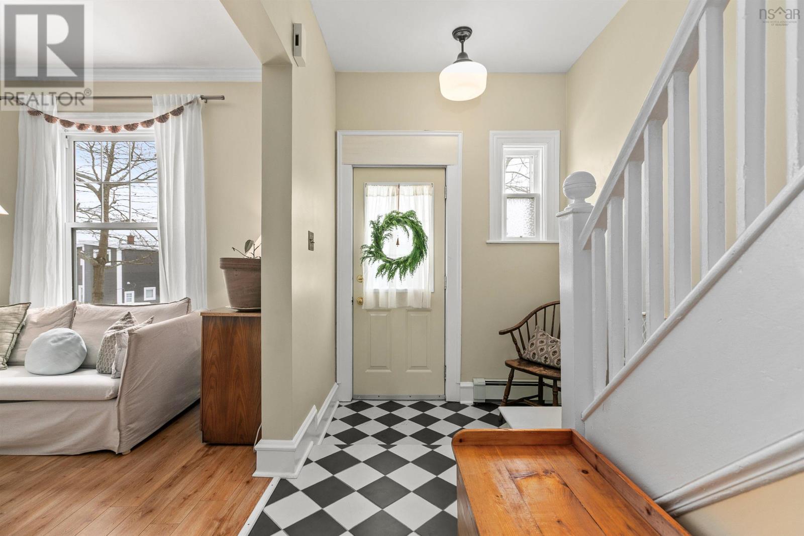 24 Thompson Street, Dartmouth, Nova Scotia  B2Y 2Y1 - Photo 2 - 202603001