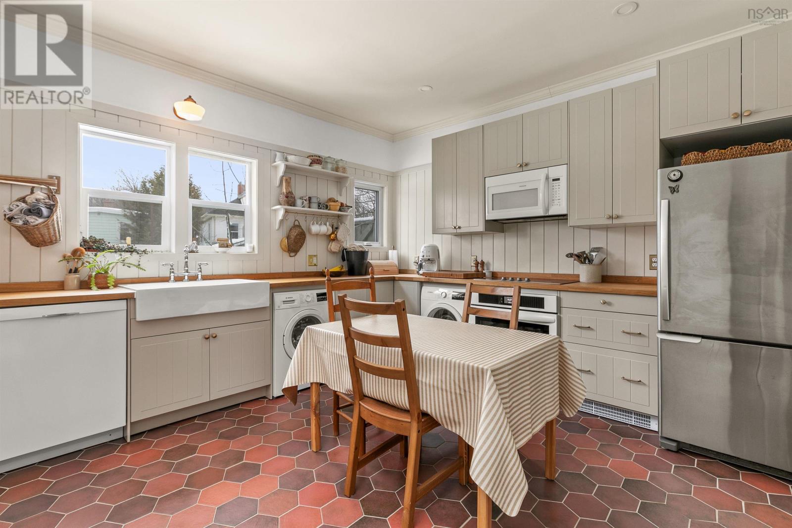 24 Thompson Street, Dartmouth, Nova Scotia  B2Y 2Y1 - Photo 8 - 202603001