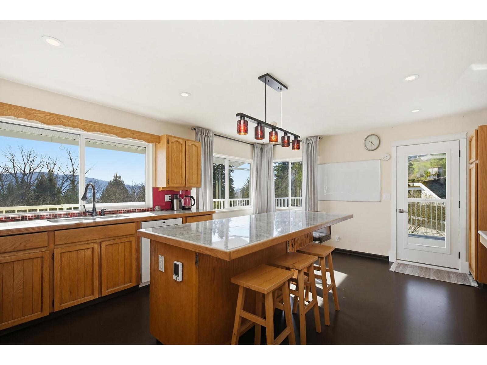 34639 Dunn Street, Mission, British Columbia  V2V 6W1 - Photo 7 - R3094500