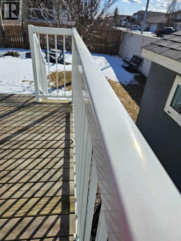 302 Meadowbrook Bay Se, Airdrie, Alberta  T4A 2B2 - Photo 4 - A2233014