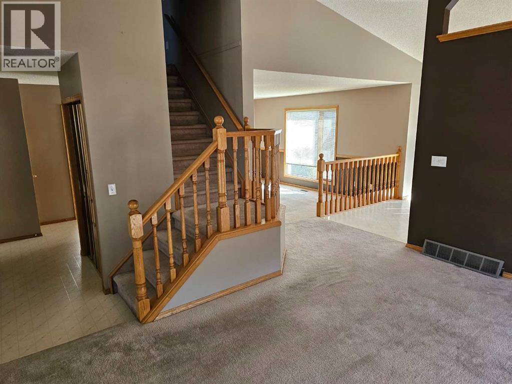 302 Meadowbrook Bay Se, Airdrie, Alberta  T4A 2B2 - Photo 9 - A2233014