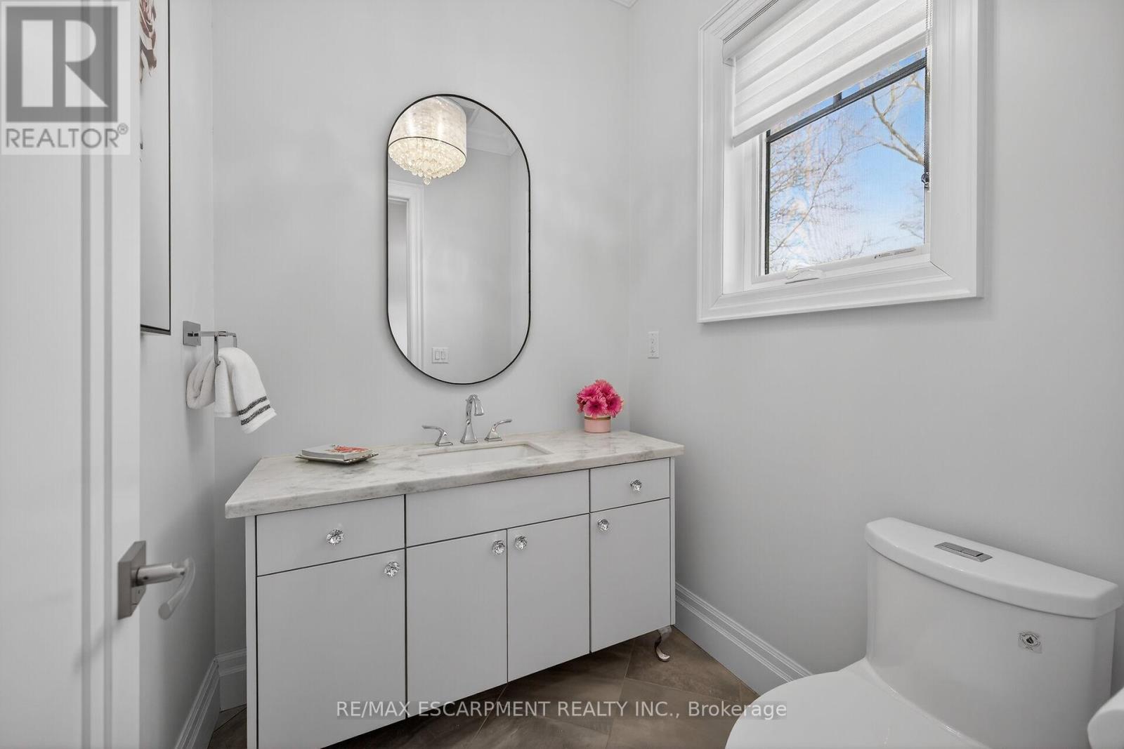 747 Vernon Place, Hamilton, Ontario  L9G 3H4 - Photo 12 - X12839766