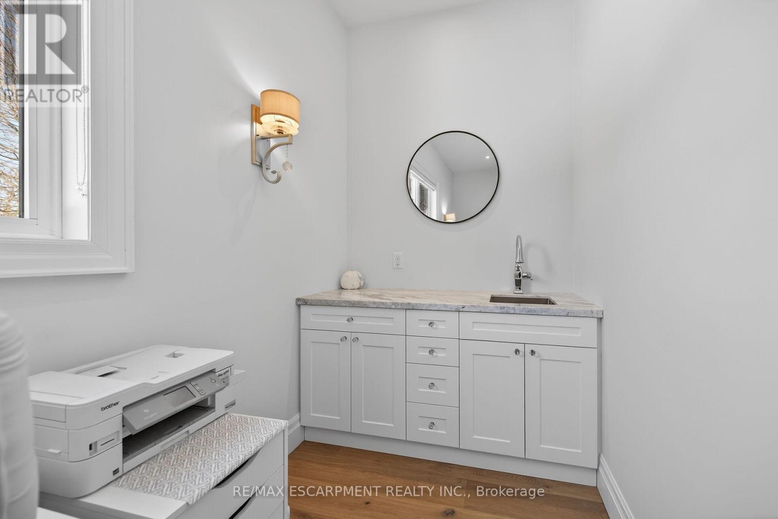 747 Vernon Place, Hamilton, Ontario  L9G 3H4 - Photo 14 - X12839766