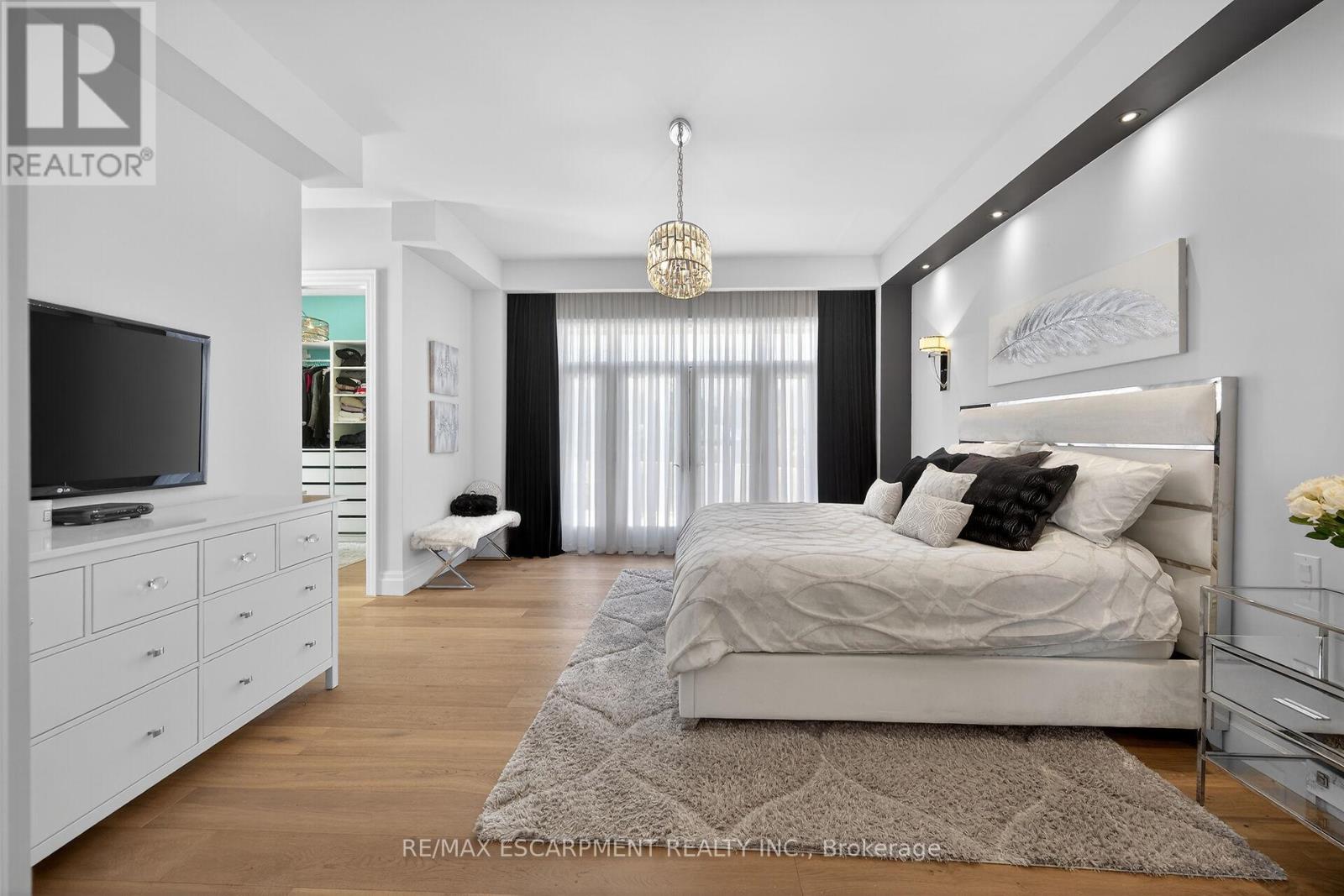 747 Vernon Place, Hamilton, Ontario  L9G 3H4 - Photo 16 - X12839766