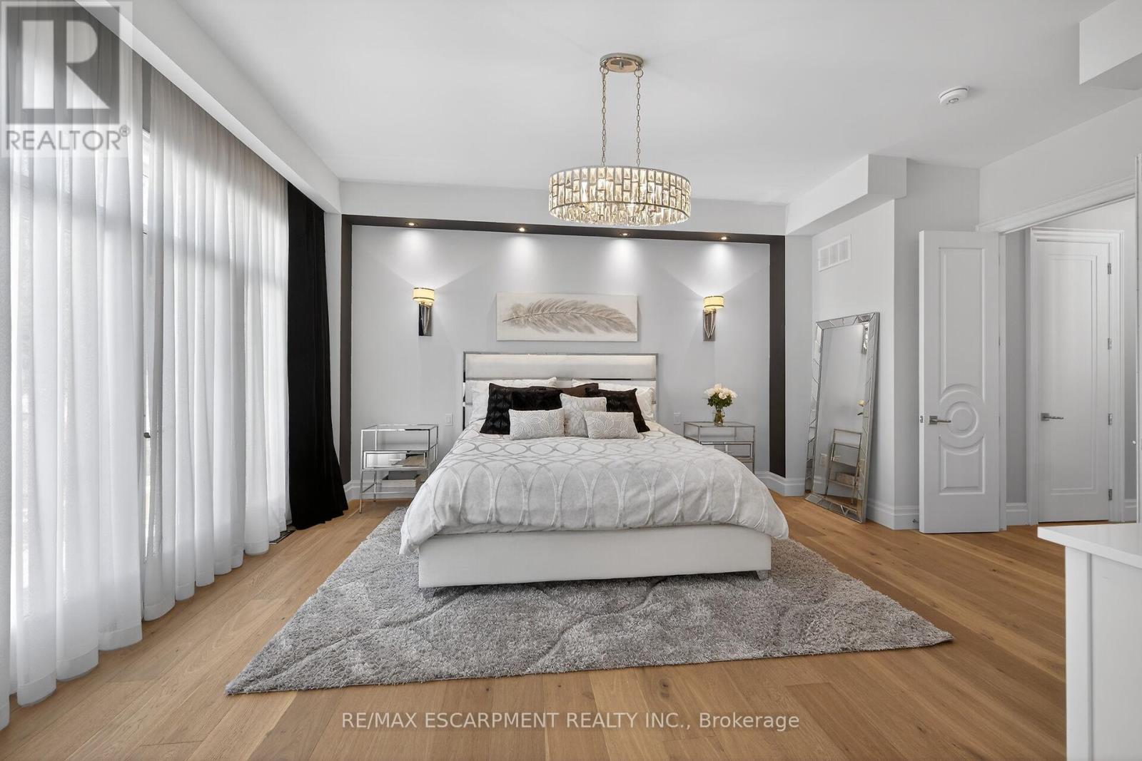 747 Vernon Place, Hamilton, Ontario  L9G 3H4 - Photo 17 - X12839766