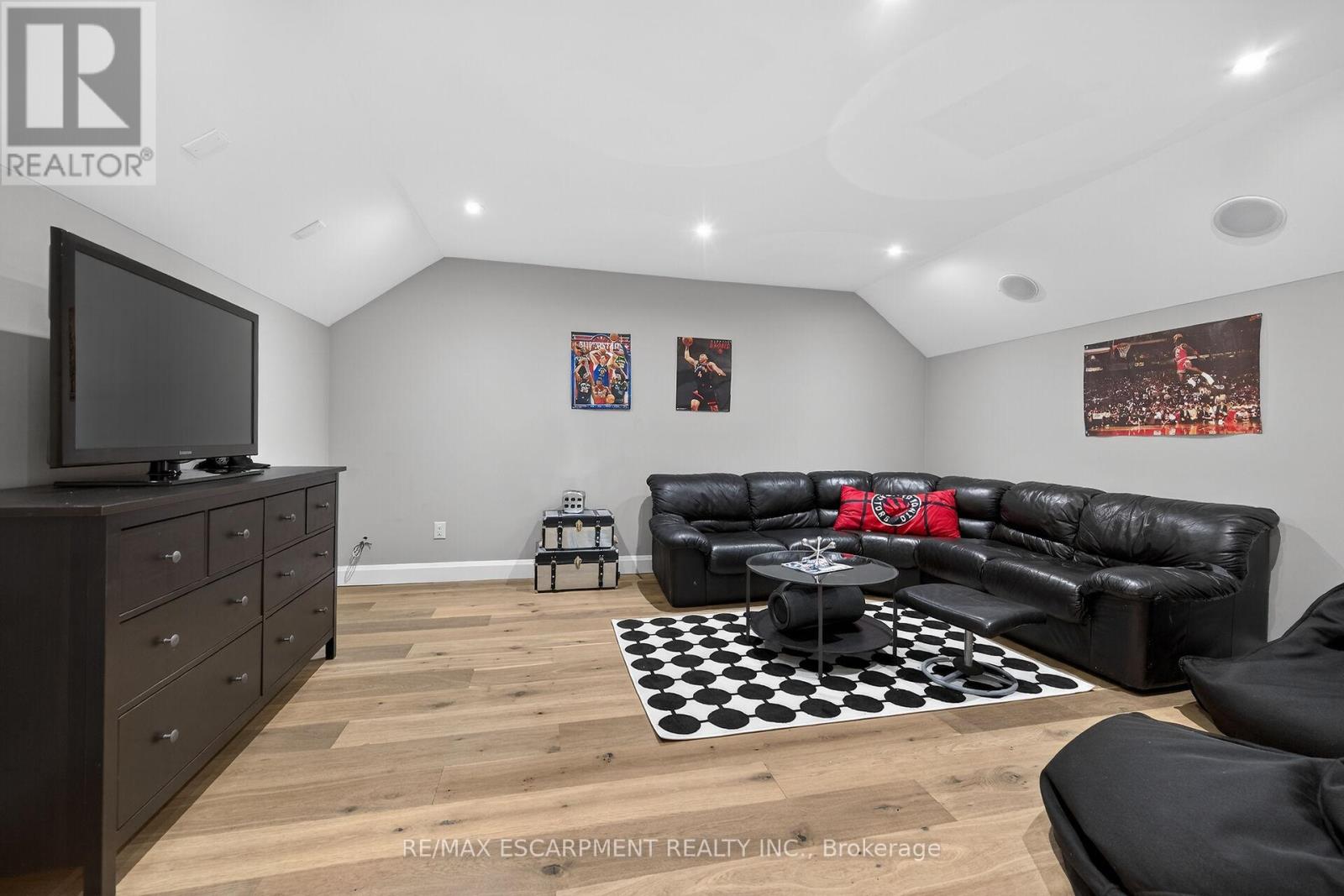 747 Vernon Place, Hamilton, Ontario  L9G 3H4 - Photo 23 - X12839766