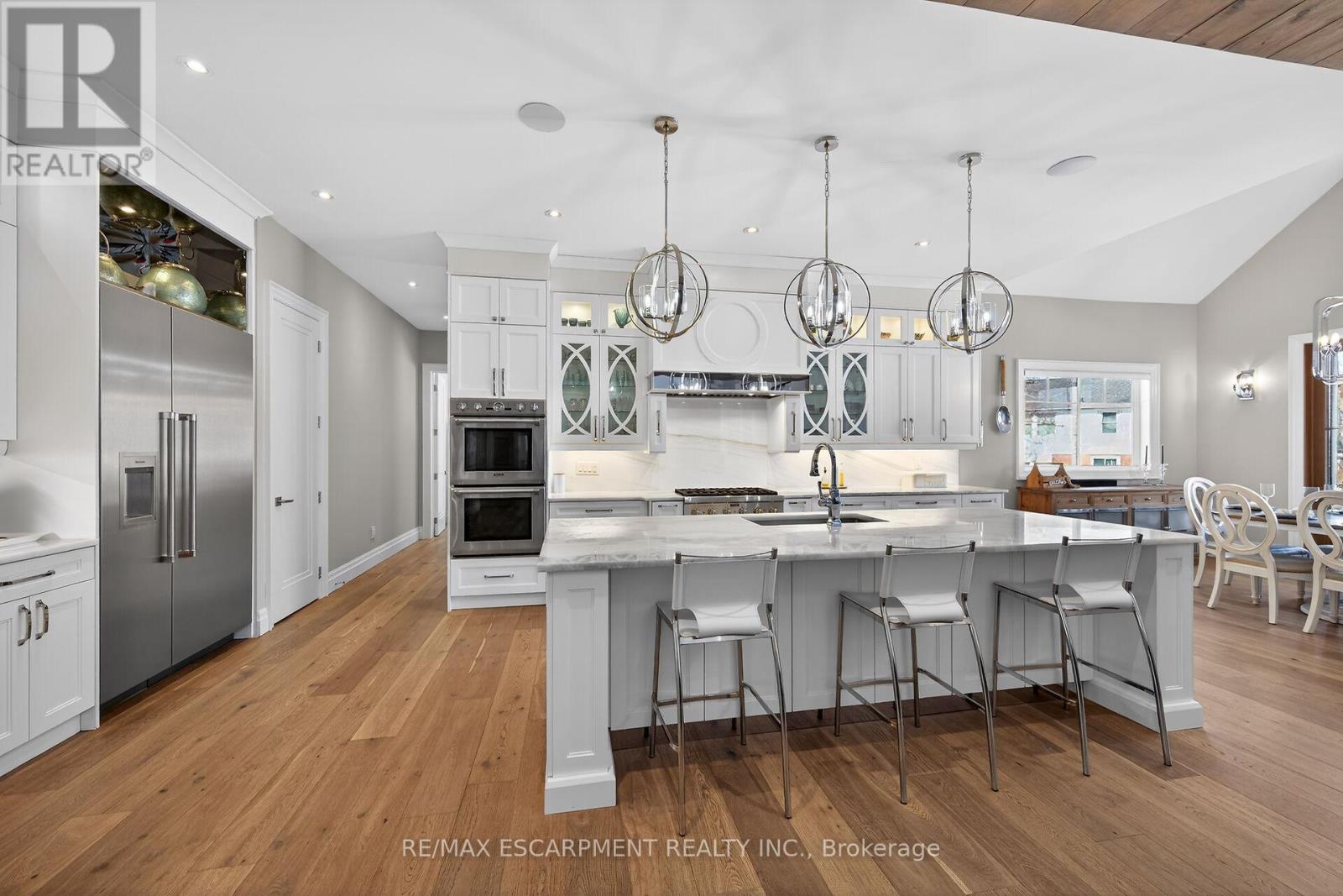 747 Vernon Place, Hamilton, Ontario  L9G 3H4 - Photo 7 - X12839766