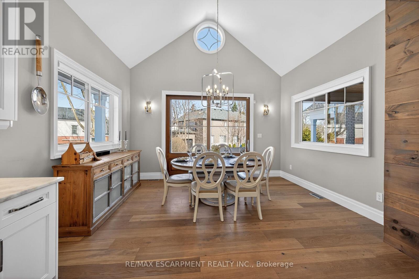 747 Vernon Place, Hamilton, Ontario  L9G 3H4 - Photo 9 - X12839766