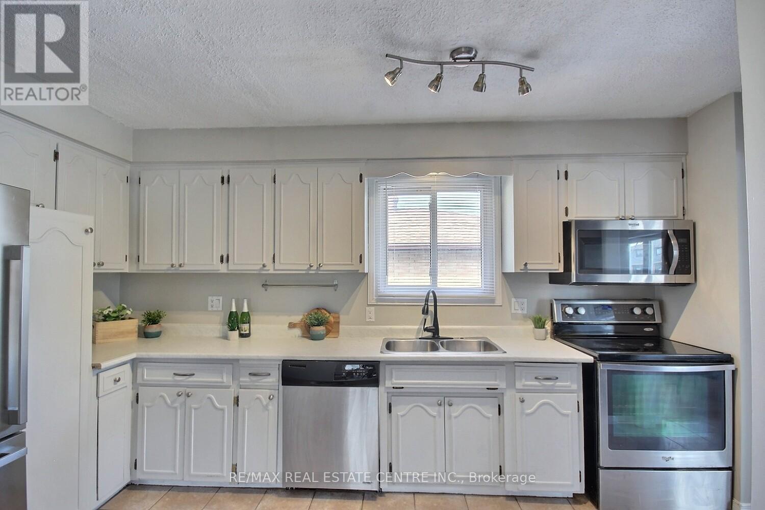 155 Bakersfield Drive, Cambridge, Ontario  N1R 6X9 - Photo 10 - X12839844