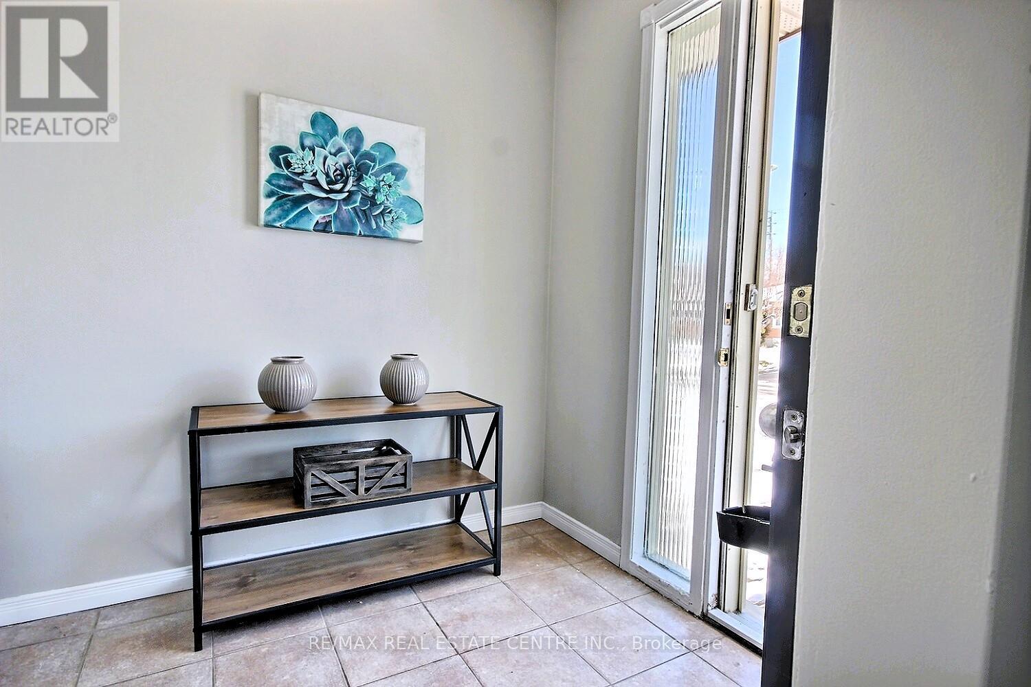 155 Bakersfield Drive, Cambridge, Ontario  N1R 6X9 - Photo 2 - X12839844