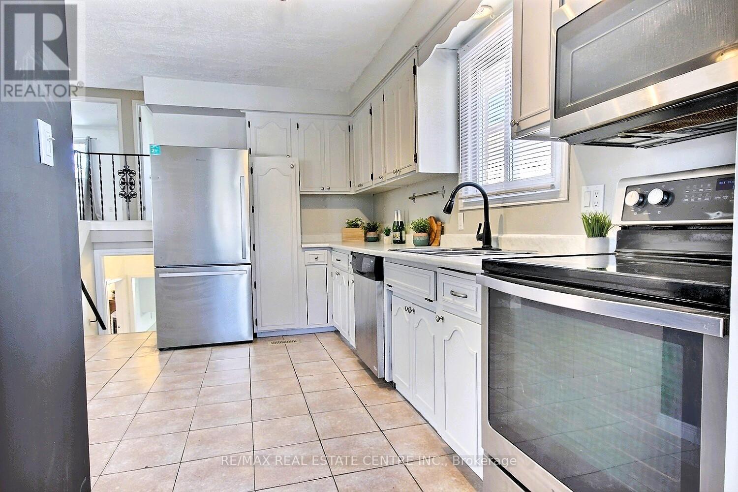 155 Bakersfield Drive, Cambridge, Ontario  N1R 6X9 - Photo 4 - X12839844