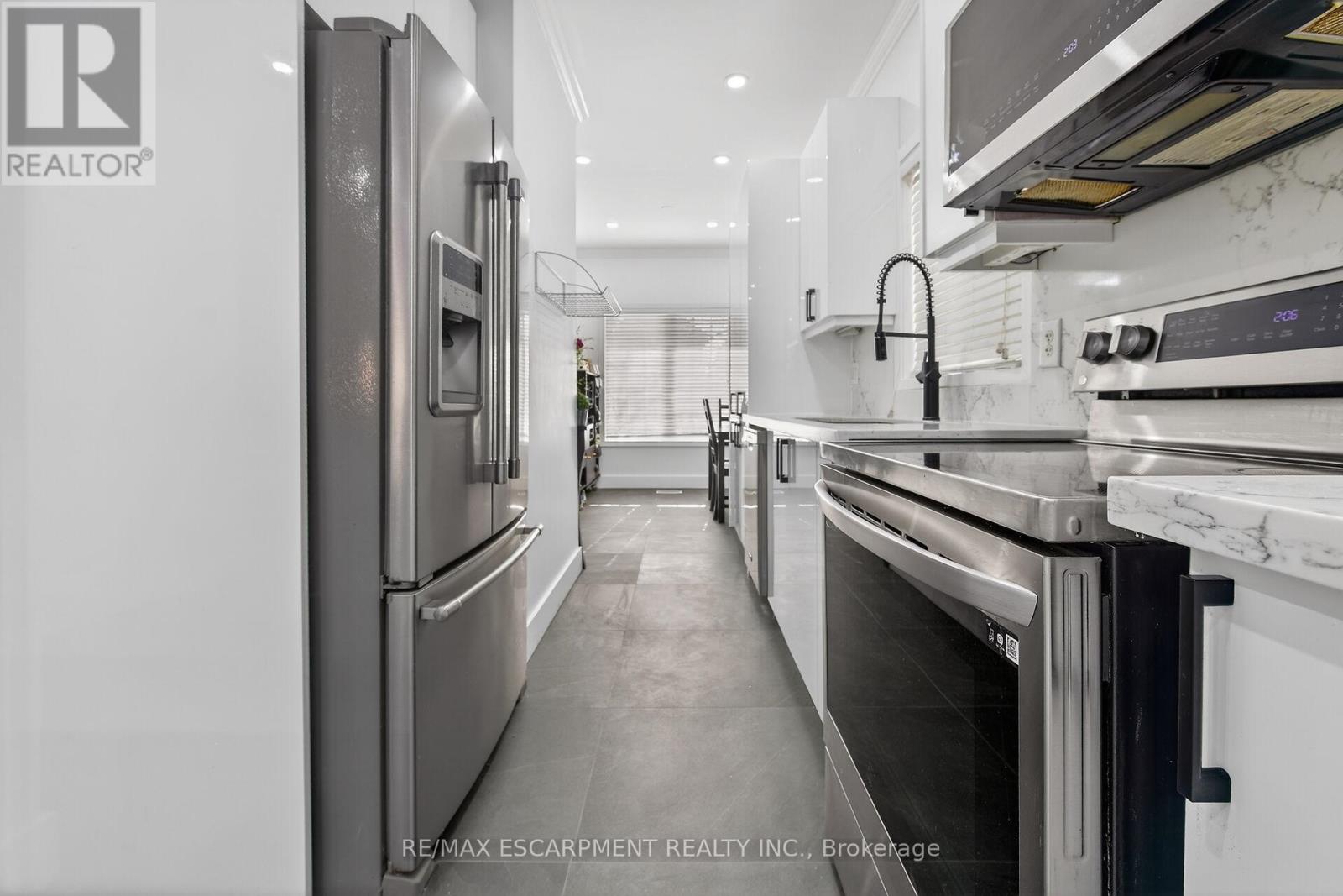 33 Panorama Way, Hamilton, Ontario  L8E 6C6 - Photo 15 - X12839882