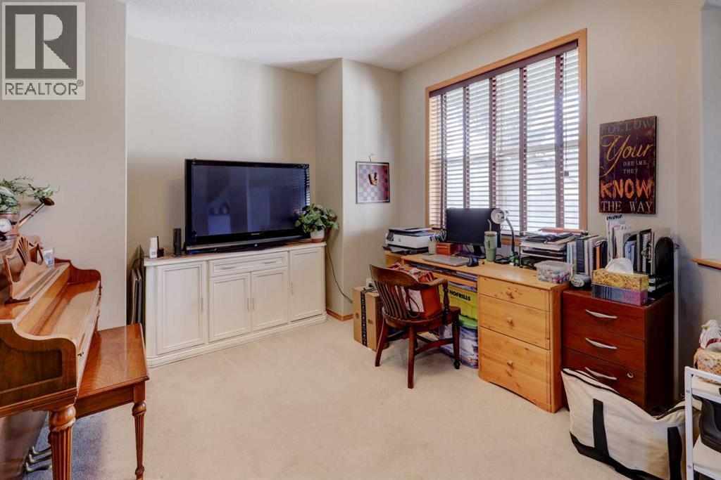 26 Bow Ridge Link, Cochrane, Alberta  T4C 1V4 - Photo 3 - A2290304