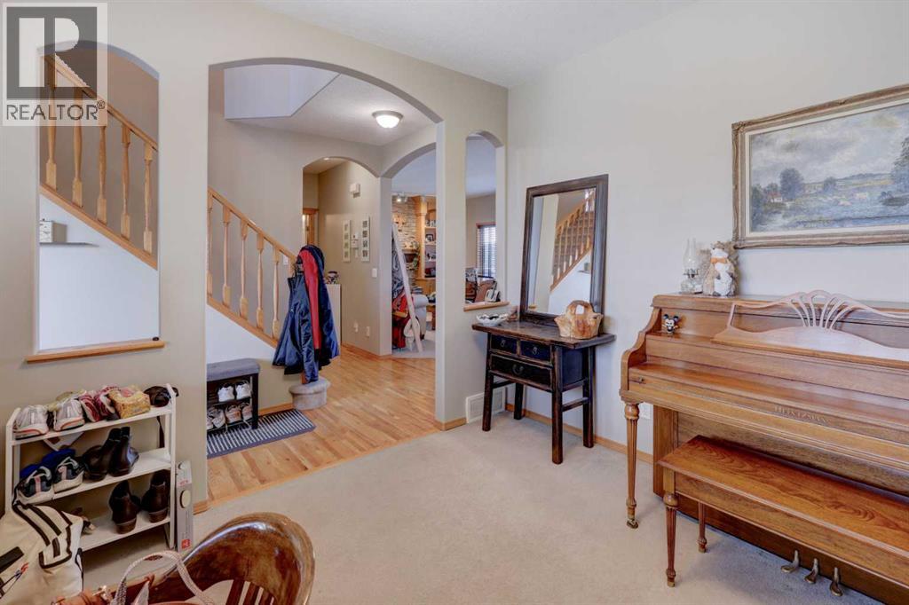 26 Bow Ridge Link, Cochrane, Alberta  T4C 1V4 - Photo 4 - A2290304