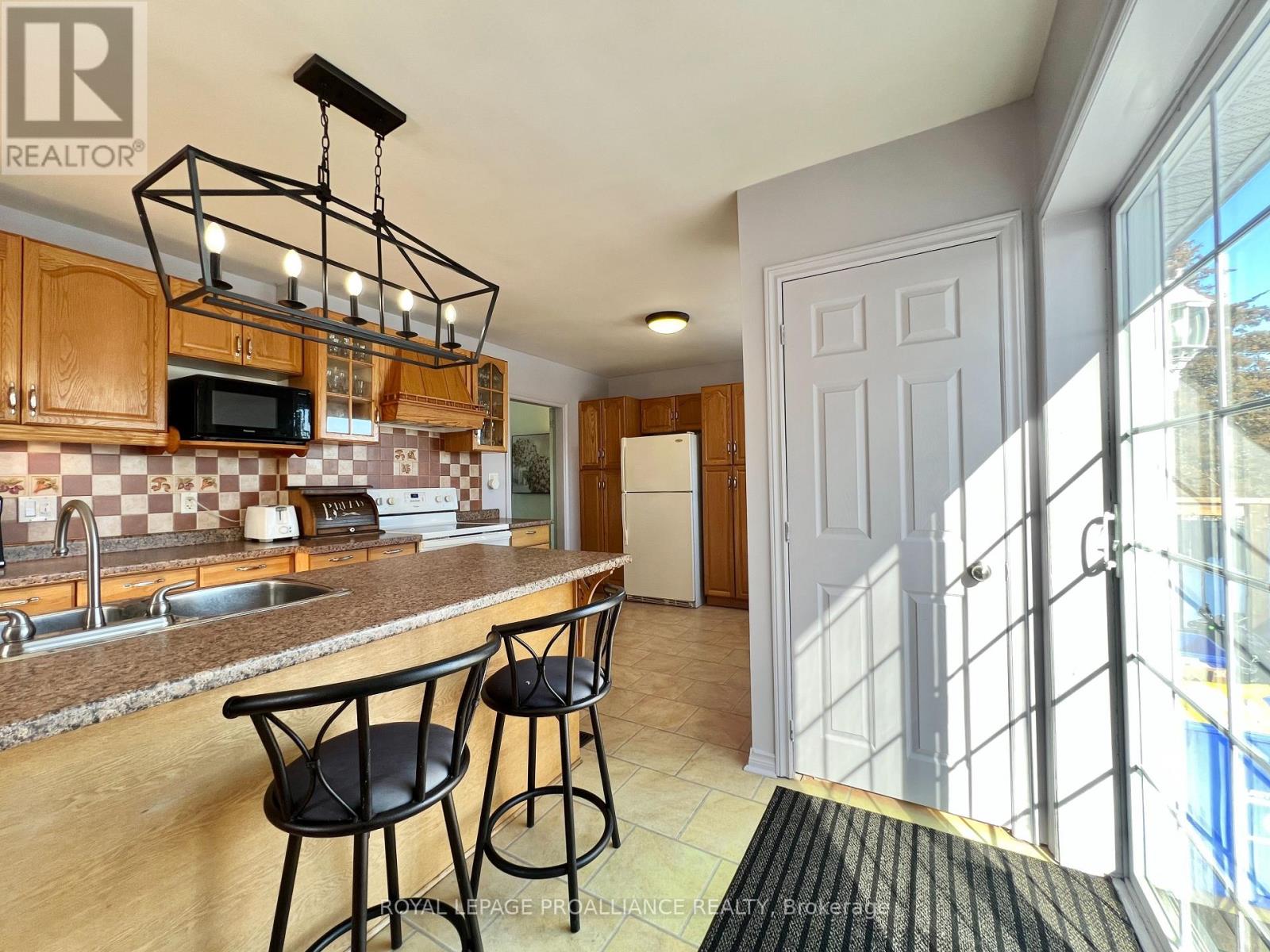 29 Pringle Drive, Belleville, Ontario  K8P 2L2 - Photo 11 - X12840106