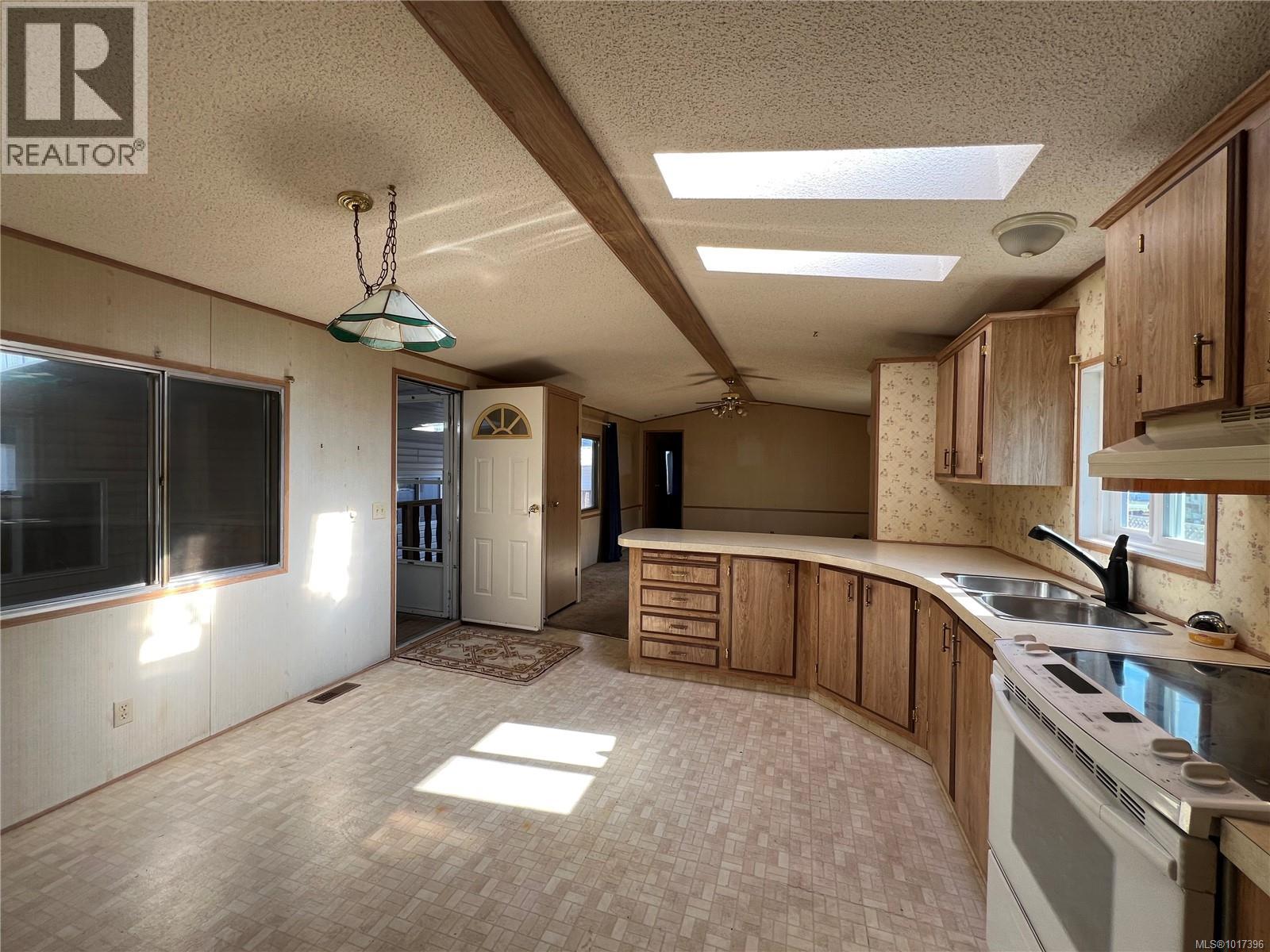 602 Matchlee Dr, Gold River, British Columbia  V0P 1G0 - Photo 3 - 1017396