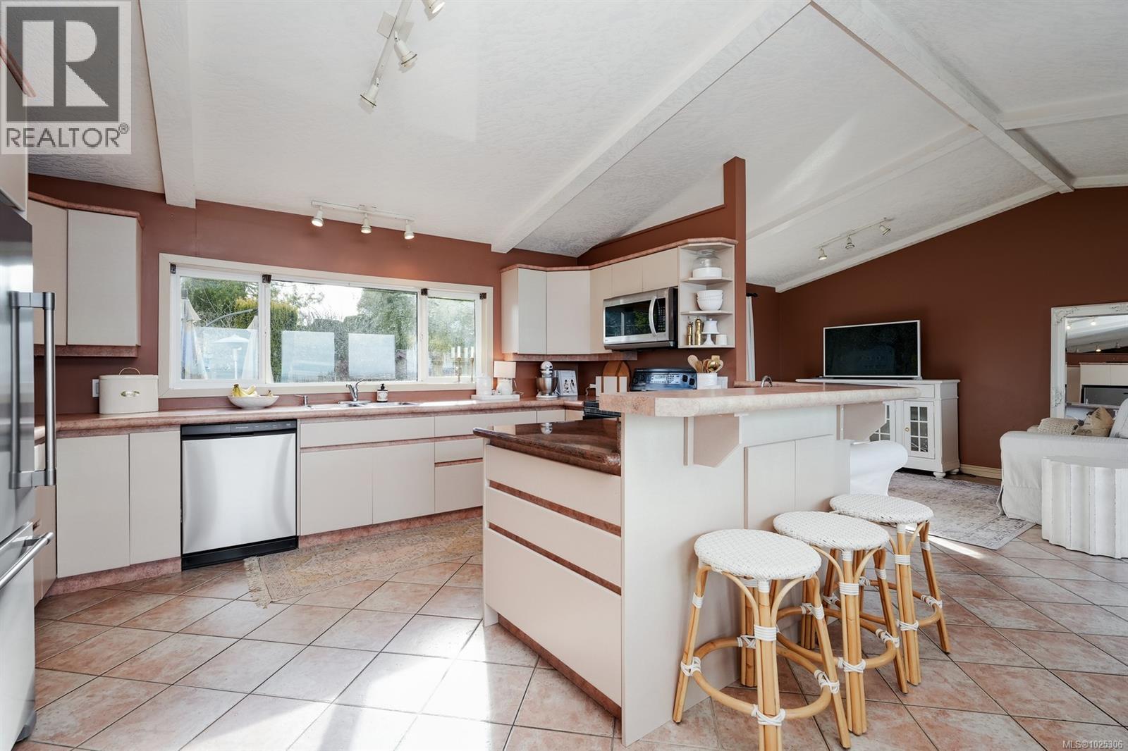 2606 James Island Rd, Central Saanich, British Columbia  V8M 1V4 - Photo 11 - 1025306