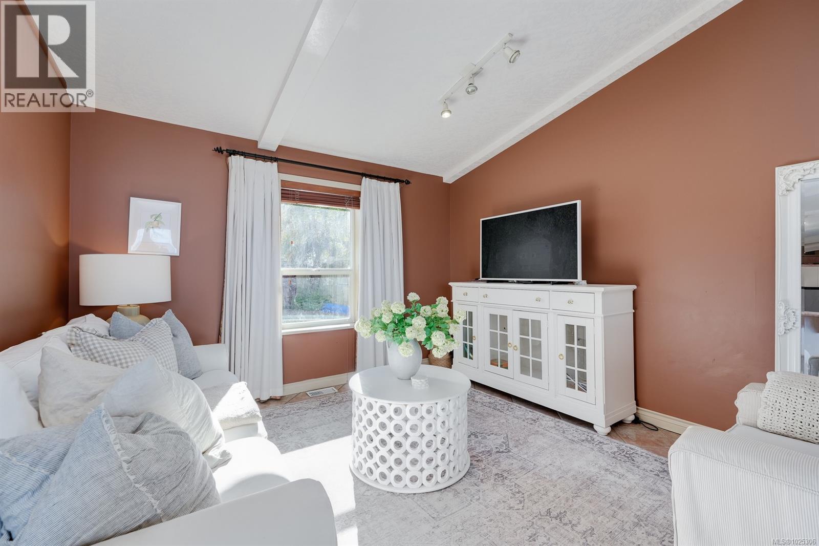 2606 James Island Rd, Central Saanich, British Columbia  V8M 1V4 - Photo 7 - 1025306