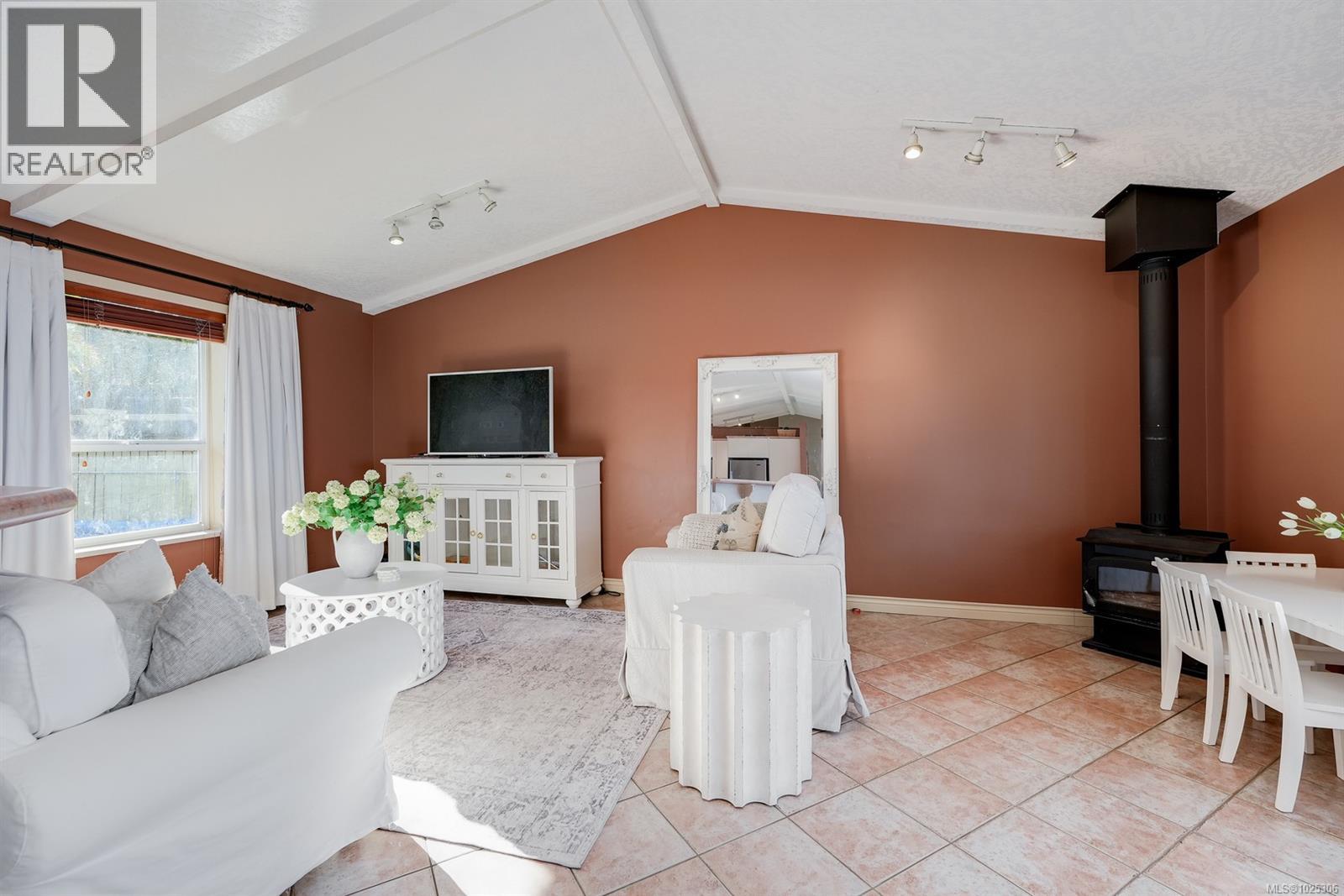 2606 James Island Rd, Central Saanich, British Columbia  V8M 1V4 - Photo 5 - 1025306